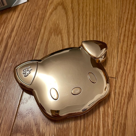 Too faced glowver highlighter - Picture 4 of 5